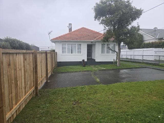 kelston, 3 bedrooms