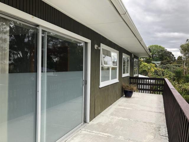 Kelston, 3 bedrooms