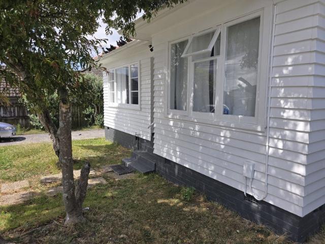 kelston, 3 bedrooms