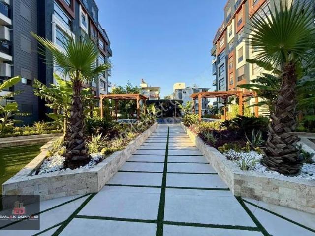 Kepez Düdenbaşı Havuzlu Sitede Şehir Manzaralı 5+1 Lüks Dubleks