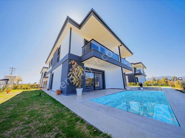 Kepez Odabaşı'nda Sıfır Satılık 4+1 Havuzlu Villa