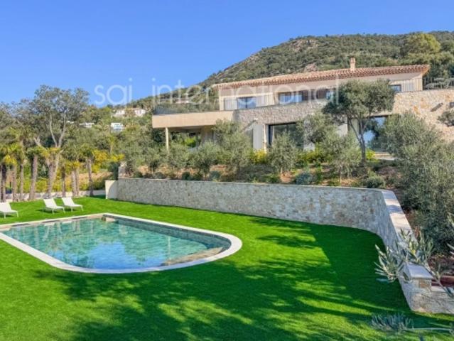 KER174: Grimaud villa moderne entièrement rénovée