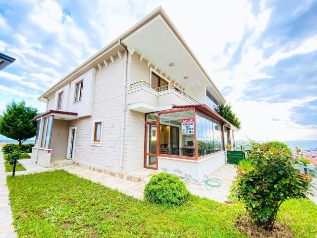 Kerim'den Altınoluk Satılık Deniz Manzaralı 3+1 Bahçeli Villa