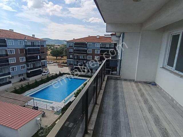 Kerim'den Ayvacık'da Kiralık Havuzlu 4+1 Ebeveyn Banyolu Daire