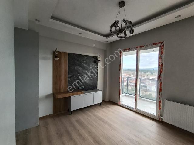 Kerim'den Satılık Ayvacık Merkezde 2+1 Doğalgazlı Daire