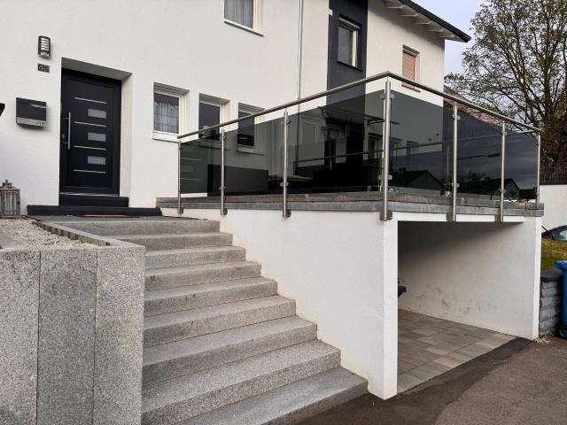 Kernsaniert, geräumig & luxuriös Modernes Wohnen im Eigenheim auf 3 Etagen mit Garten & Garage!
