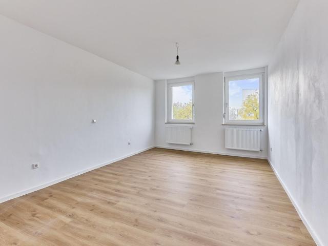 Kernsaniert helle 2 Zi. Whg. in Süd West mit sep. Küche und Fensterbad