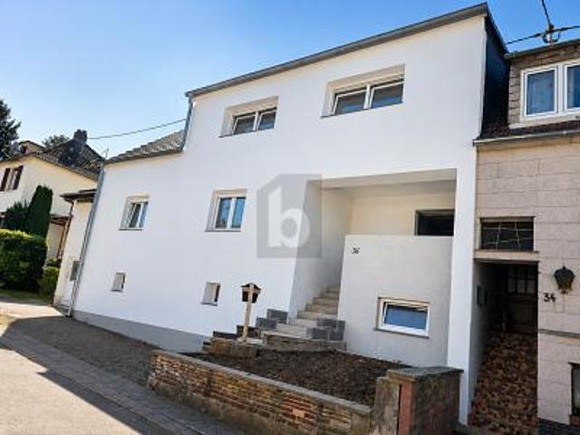 193 M² WOHNFLÄCHE KERNSANIERT WÄRMEPUMPE