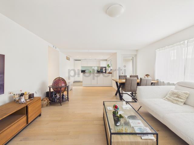 Kernsaniert, lichtdurchflutet & ruhig gelegen – stilvolle 4.5 Zimmer Wohnung