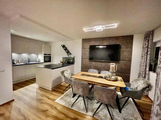 Kernsanierte 3 Schlafzimmer Eigentumswohnung mit Süd West Terrasse und Tiefgaragenplatz nur 5 Minuten zur Skipiste!
