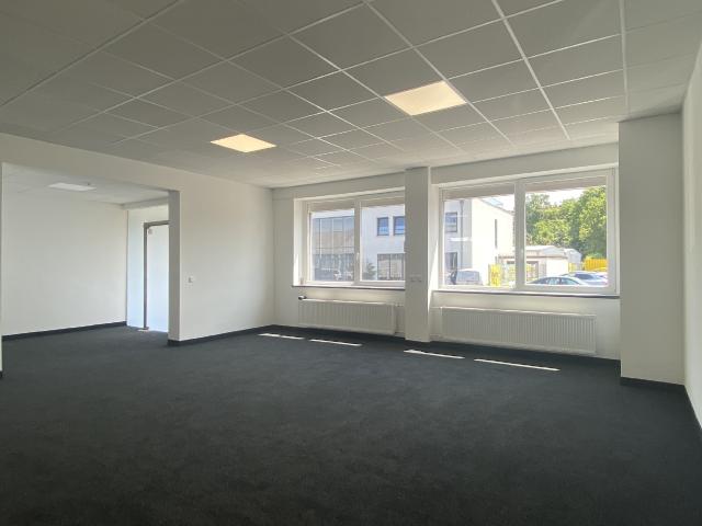 KERNSANIERTE BÜROFLÄCHE IM EG MIT LICHTKUPPEL ca. 202 M², OPTIONAL ERWEITERBAR
