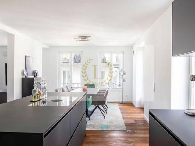 Ein Rückzugsort über Hamburg: Sanierte Penthouse Maisonette mit Kamin & großer Dachterrasse