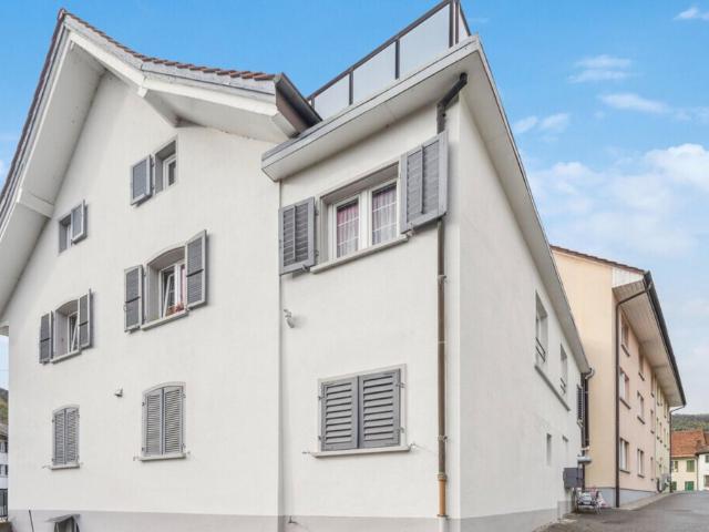 Kernsaniertes Mehrfamilienhaus mit Wohn und Gewerbenutzung an zentraler Lage