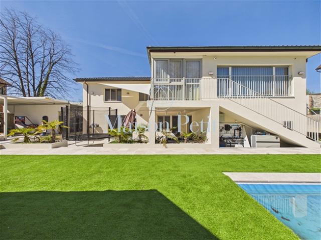 Kernsaniertes Einfamilienhaus mit Pool, Wellness und allem was dazugehört