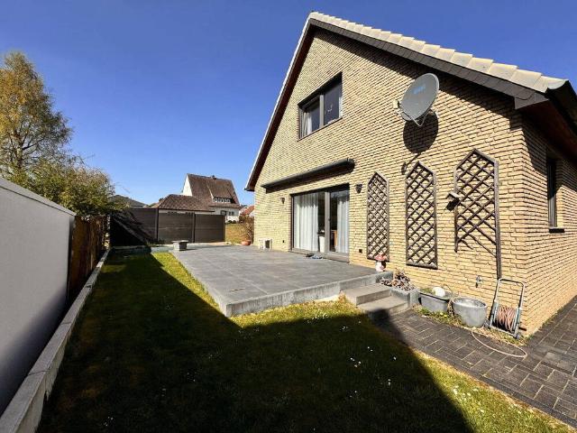 Kernsaniertes 170 qm Einfamilienhaus mit Doppel Carport