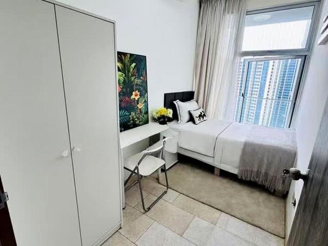 Kerrisdale D8, Condominium