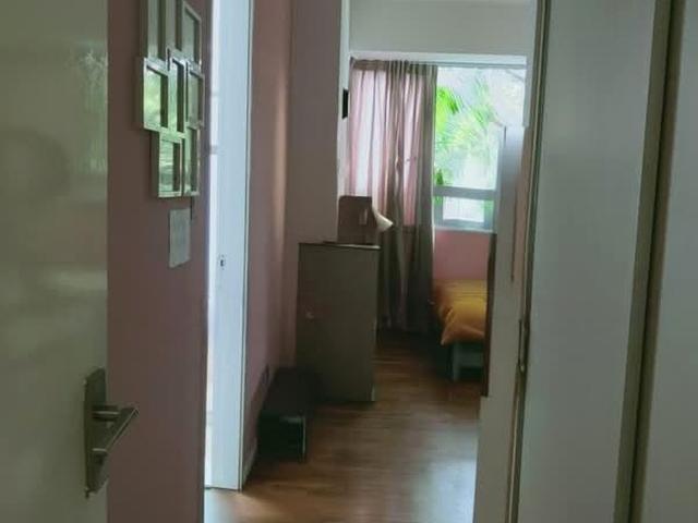 Kerrisdale D8, Condominium