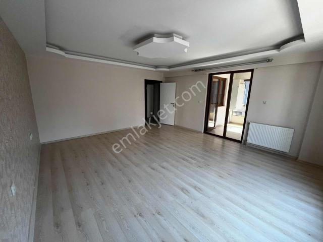 Kestel Vani Mehmette Site İçinde Yenilenmiş 3+1 Ara Kat Daire