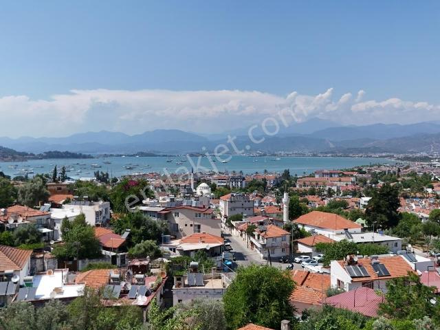 Kesikkapı Mahallesinde Deniz Manzaralı Bahçe Kullanımlı 1+1