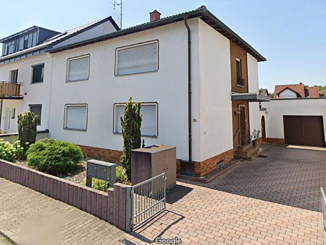 Ketsch/ Rhein Neckar Kreis Attraktives Zweifamilienhaus mit großem Garten und Potenzial