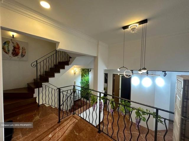 Kew Crescent D16, Condominium