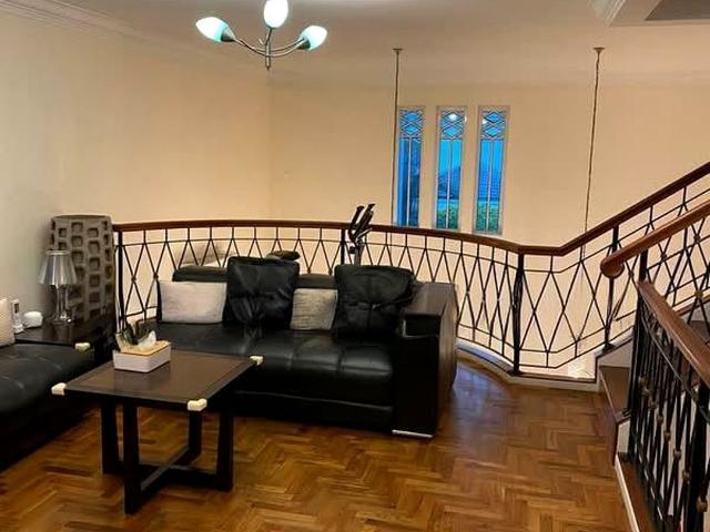 Kew Vale D16, Terrace
