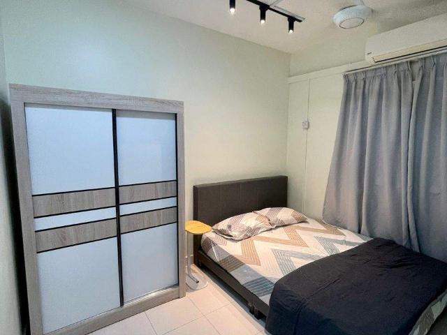 KEYLESS Smart Lock @ Large Medium Queen Bedroom for Rent at Seri Mutiara @ Setia Alam @ Female Muslim