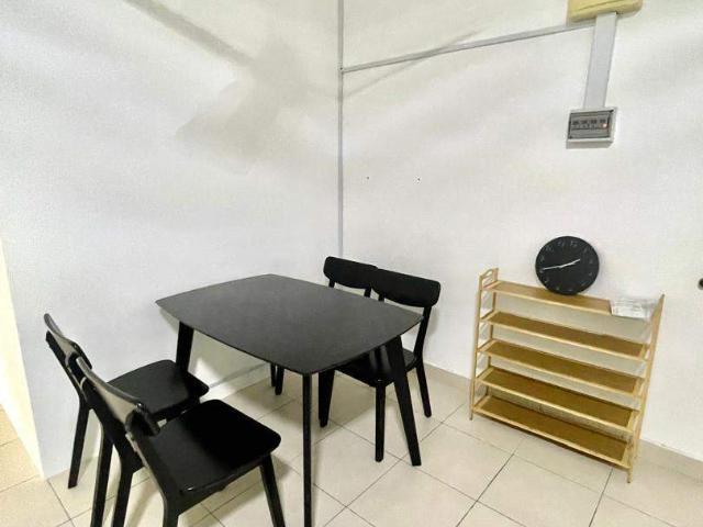 Keyless Smart Lock @ Master Queen Bedroom for Rent at Seri Baiduri @ Setia Alam with Private Bathroom @ Female Muslim