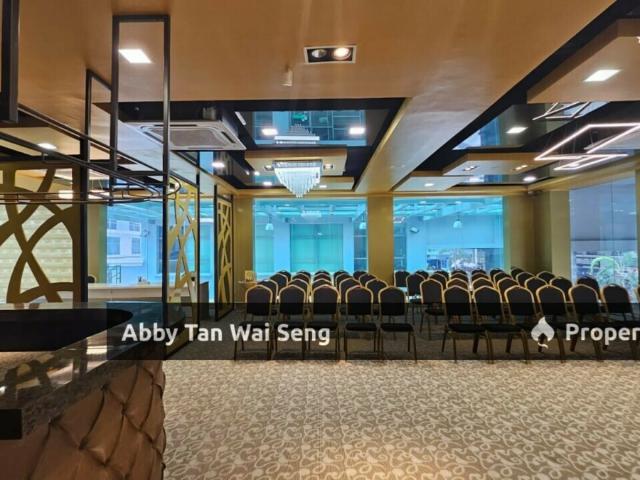 KK Times Square | Corner Unit | Tastefully Renovated Office