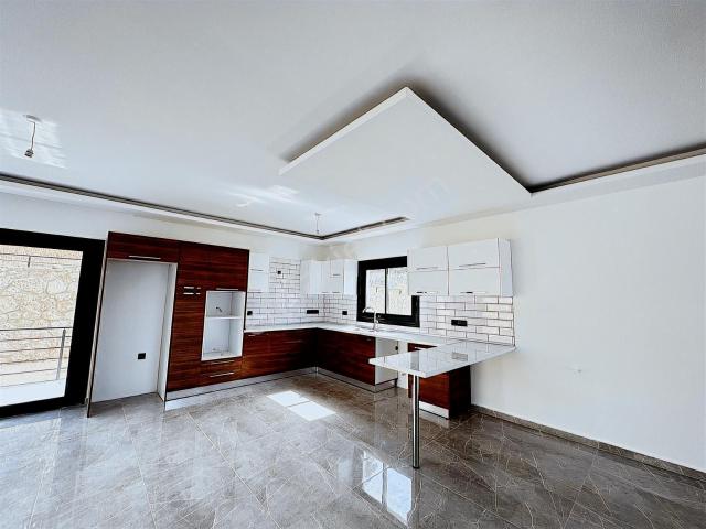 Kktc Girne Çatalköy Yeni Tamamlanmış Site İçerisinde 4+1 Villa