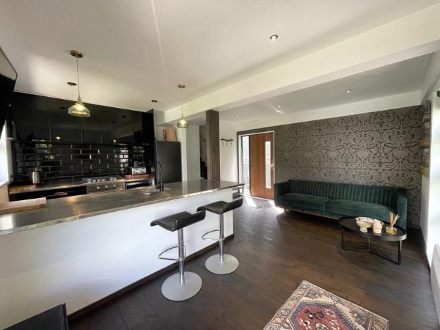 khandallah, 2 bedrooms