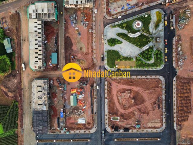 Khu đô thị thông minh, phong cách mới, trung tâm thương mại, có nhiều cây xanh, công viên, sân bóng