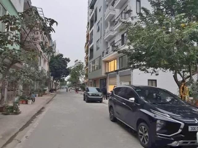 Khu Vip Ba Đình Toà 7 Tầng Thang Máy Vỉa Hè Ô Tô Tránh DT 45m2, MT 4.8m Gara Ô Tô 16 Chỗ 17