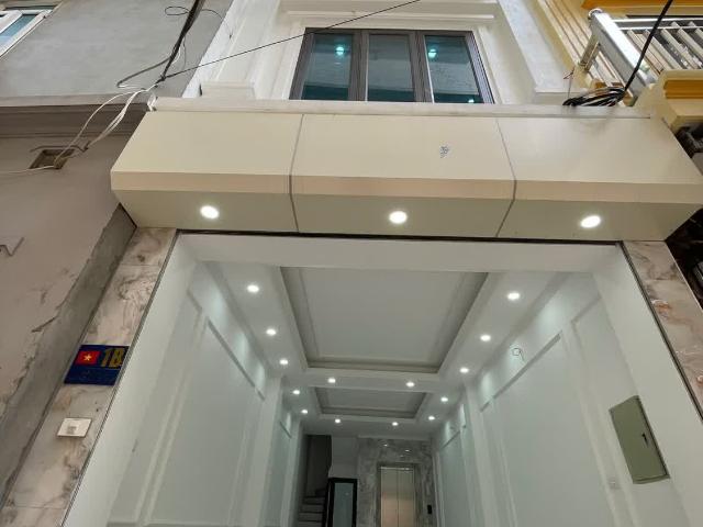 Kim Giang 1 nhà ra phố Ngõ thông kinh doanh 7 tầng thang máy Hơn 9 Tỷ