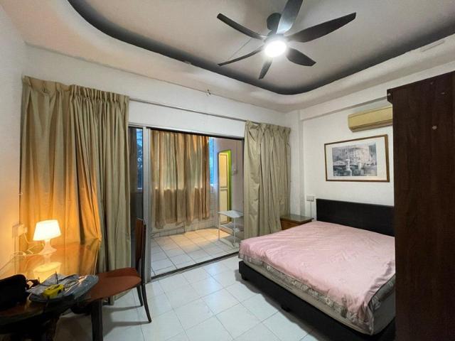 Kim Sia Court Apartment For Sale, $3,400,000, 4 Bed 3 Bath 1,421 sqft $2,393.00 psf