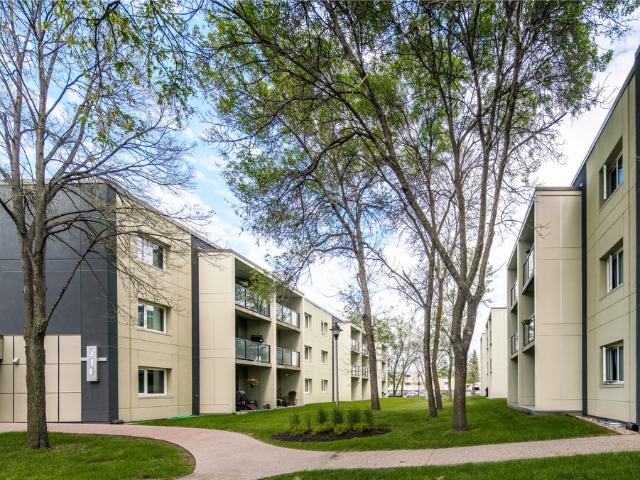 Kimberly Gardens 2 Bedroom Apartment for Rent at 720 & 720 Grey Street, Winnipeg, MB R2K 3W9 Valley Gardens