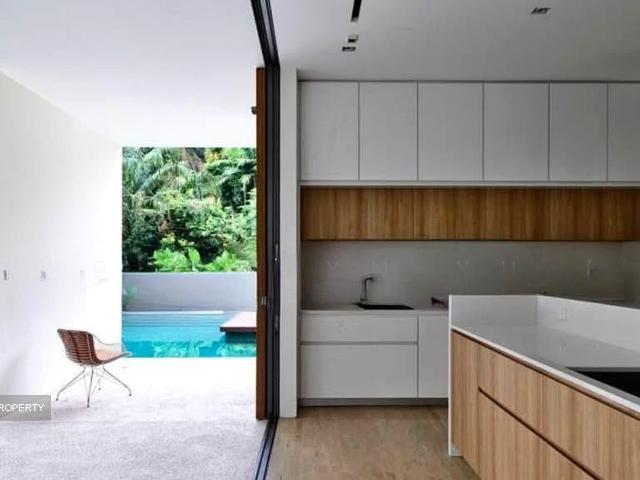 King Albert Park D21, Detached