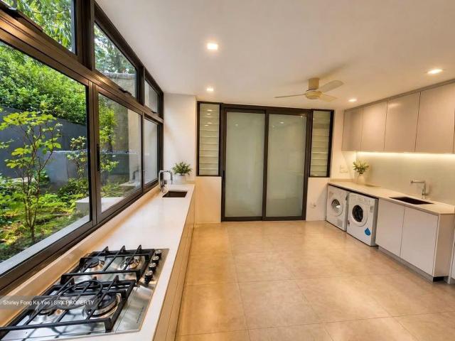 King Albert Park D21, Detached