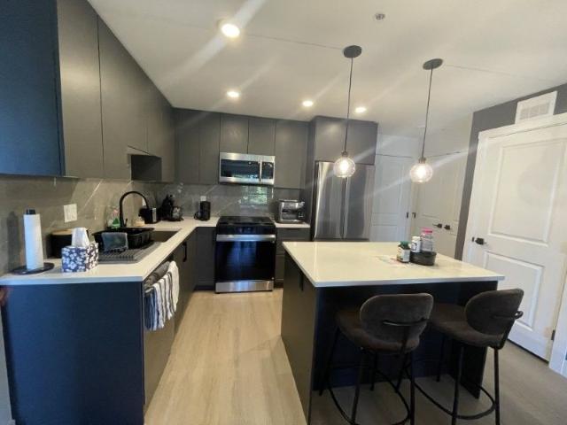 King + Crescent Furnished Condo in South Surrey