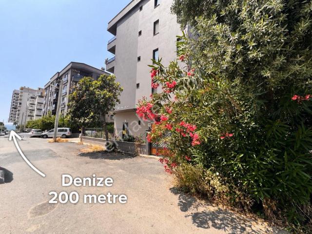 King’den Aşağı Alata’da Deniz Manzaralı Şık 1+1 Satılık Daire!