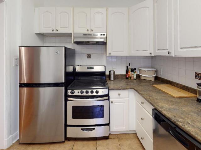 King Edward Avenue 485 King Edward Plan B Apartment for Rent