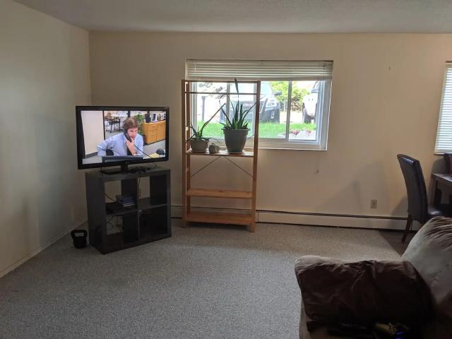 King Edward Park Clean and Spacious 1 Bedroom Condo