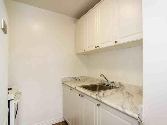 King William Court 1 Bedroom Apartment for Rent at 315 King William St, Hamilton, ON L8L 1P2 Landsdale
