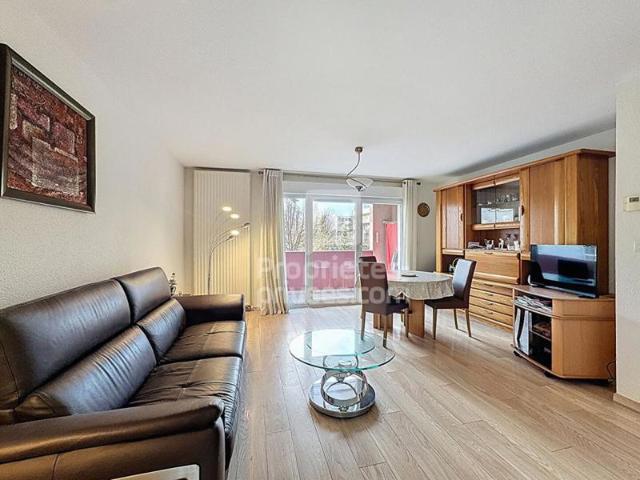 Bel appartement lumineux avec loggia, cellier et parking