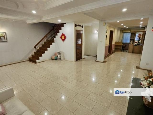 Kingfisher Phase 2 | 24′ Wide Terrace | Family Oriented Surroundings
