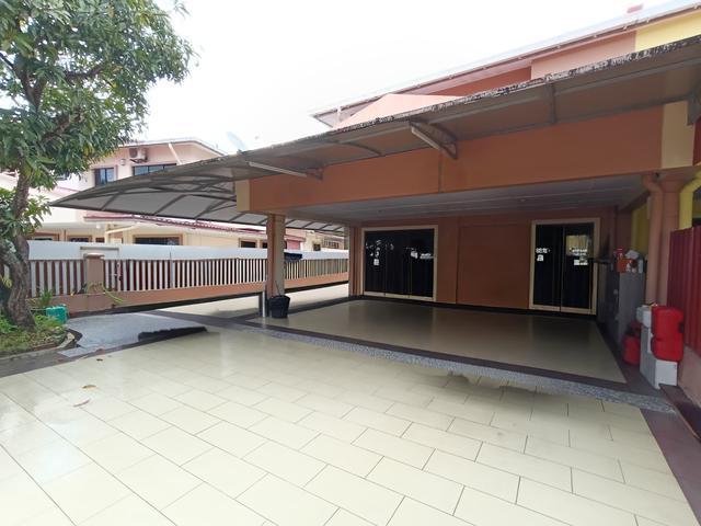 Kingfisher Raja Udang Corner unit Extended Kitchen area Best value