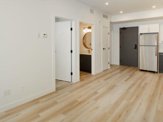 Kingston: Gold Accents – 710 Westminster, Winnipeg, MB