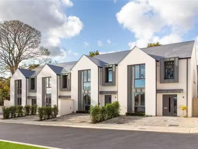 Kingstone Manor 4 Bed End Terrace, Killincarraig, Kingstone.