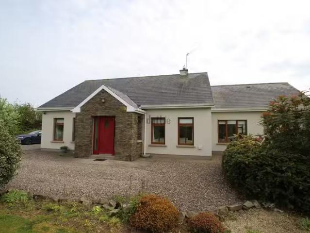 Kinnalea Lodge, Ballingarry West, Belgooly, Co. Cork is for rent