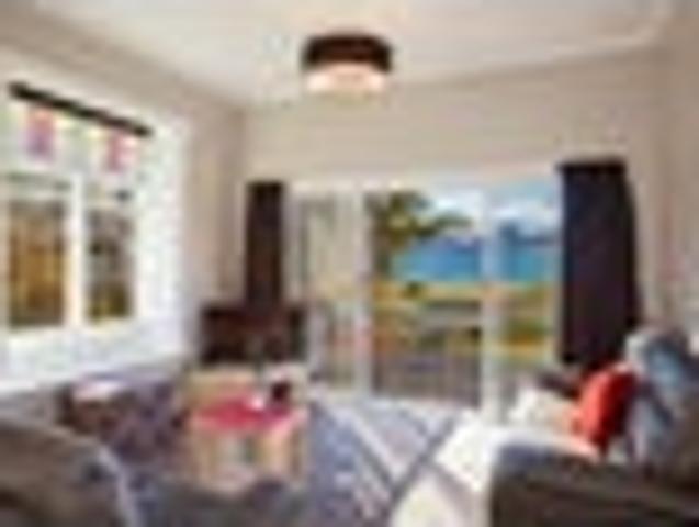 Kinsgton Villa with Lake and Mountain Views